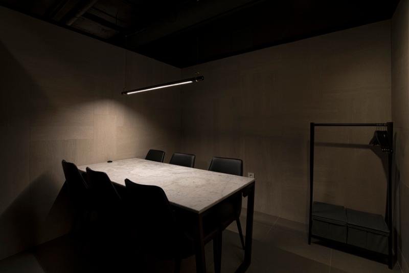 50 坪韩牛专卖店 | 现代黑色风格打造高级就餐体验-14