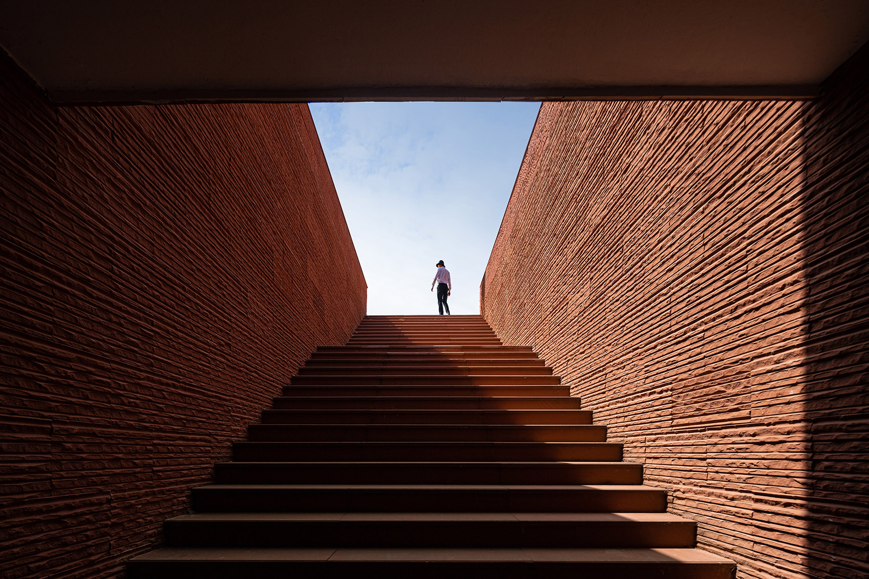 云南东风韵艺术中心 | 红土地上的现代石雕艺术-54