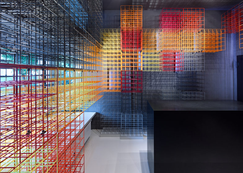 德国 Stuttgart 彩虹葡萄酒商店,创新搁架系统展现空间利用之美-22