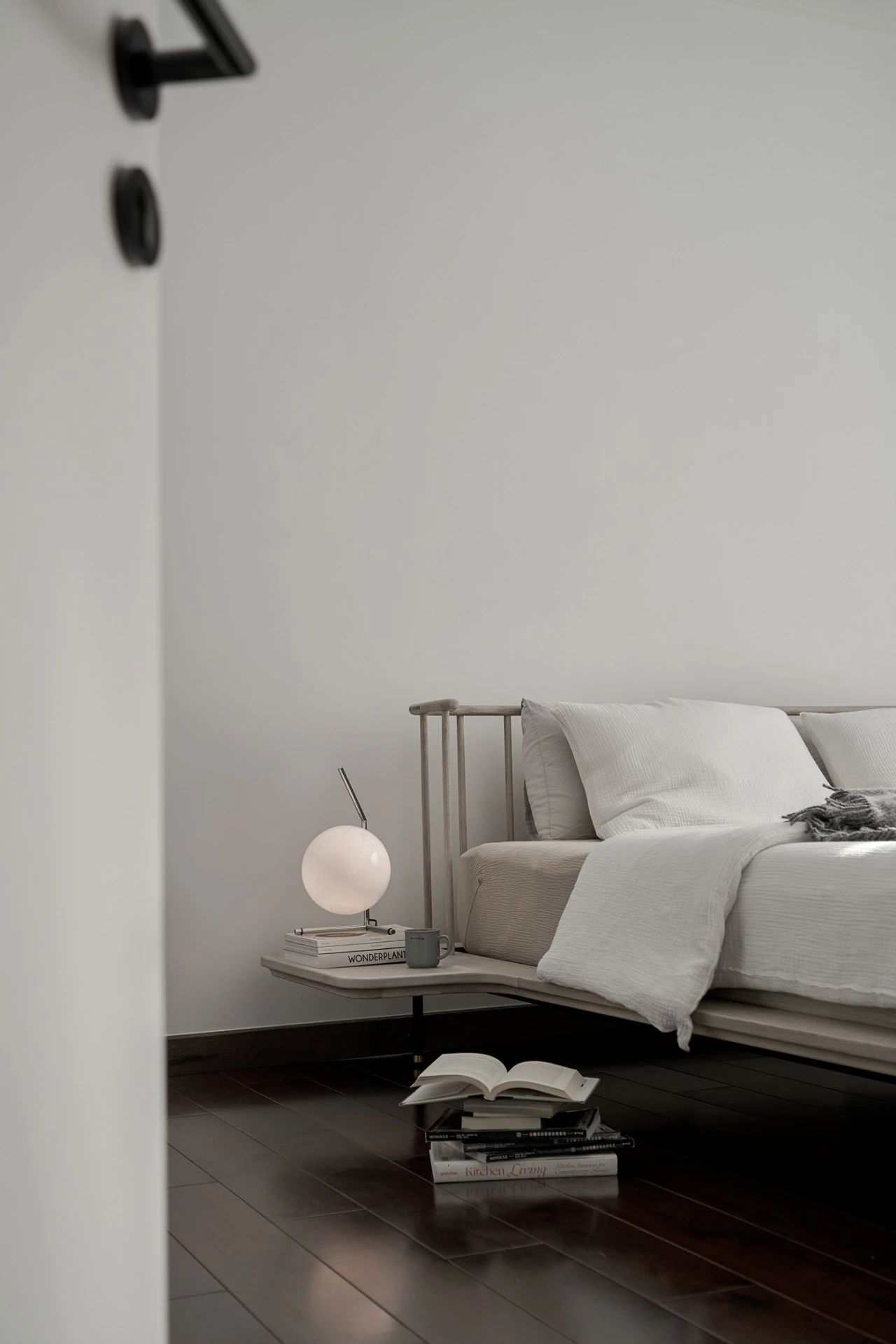白色简约单身公寓室内设计丨注重人文情怀的现代室内设计社-25