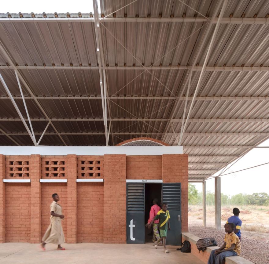 泥土砖构建的中学教育空间——阿尔伯特·福斯马德里设计案例-10