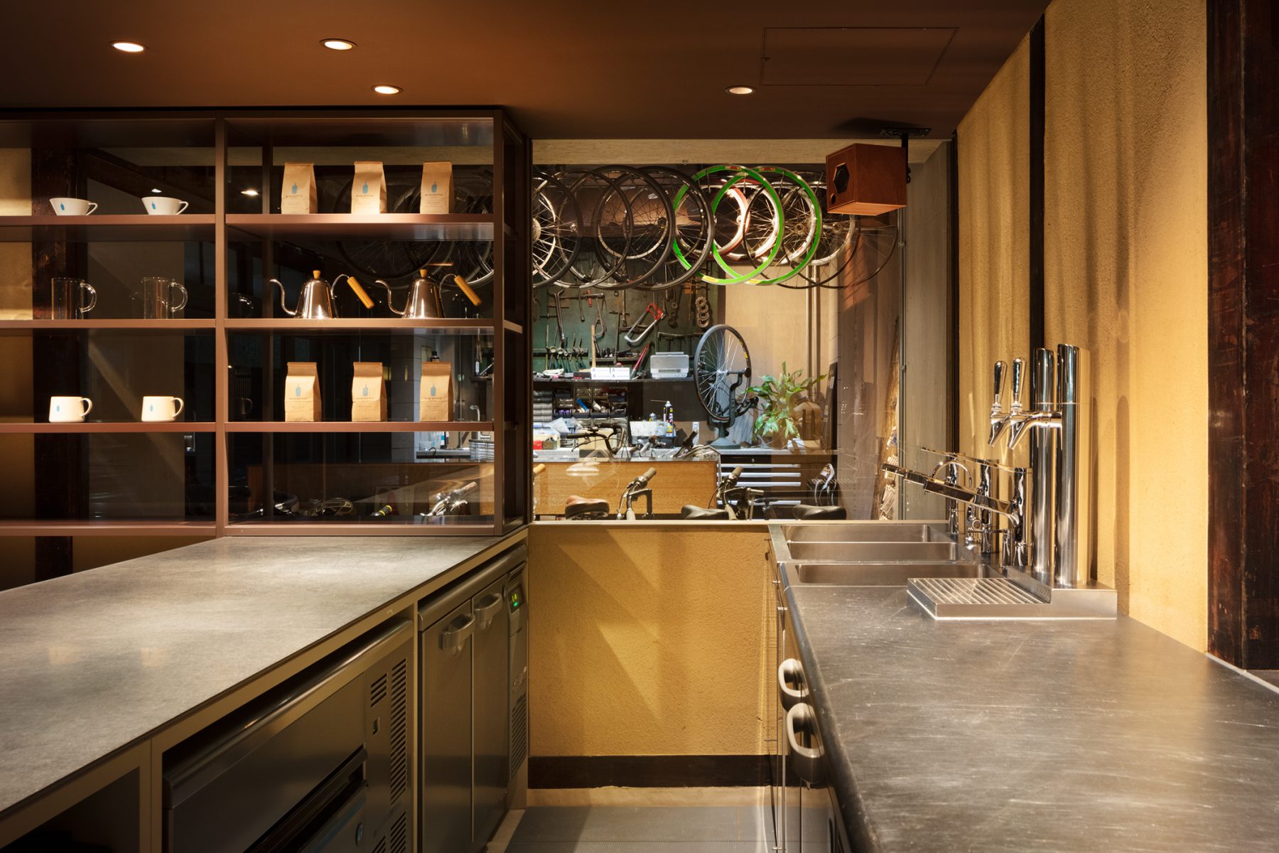 Blue Bottle Coffee Kyoto Rokkaku Cafe | Schemata Architects / Jo Nagasaka-5