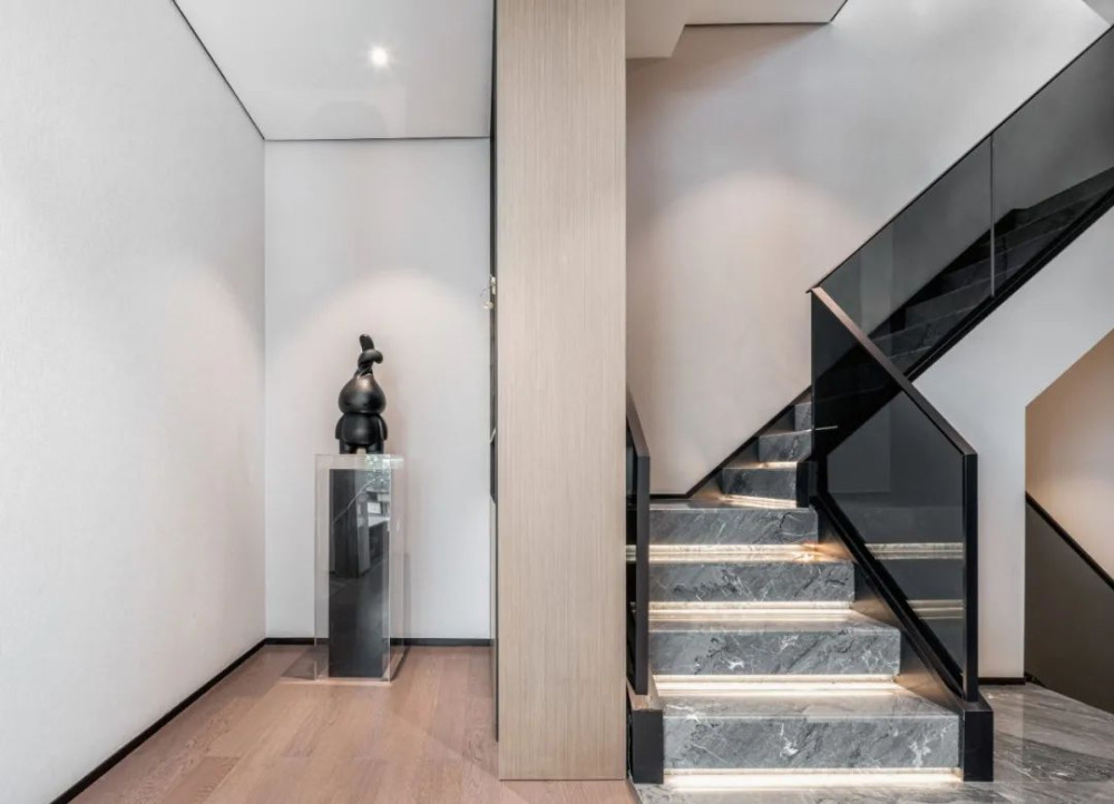 自然之美,都市心灵的栖息地——精致轻奢别墅设计-29