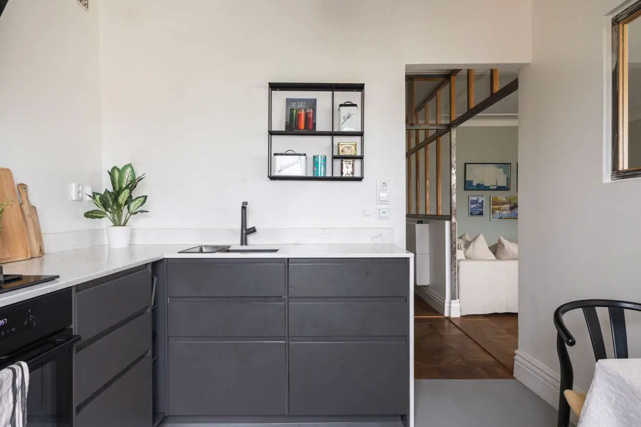 瑞典南部马默公寓的独特钢化玻璃隔墙设计-9