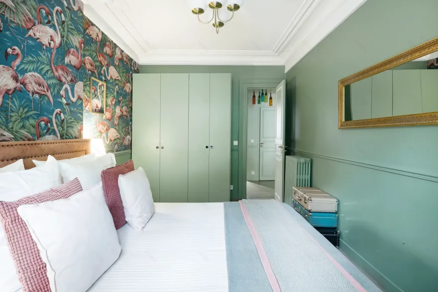 巴黎十九世纪公寓的彩色壁纸和独特设计-9