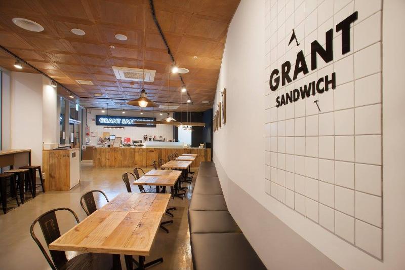 14 坪韩式咖啡厅室内设计案例-11