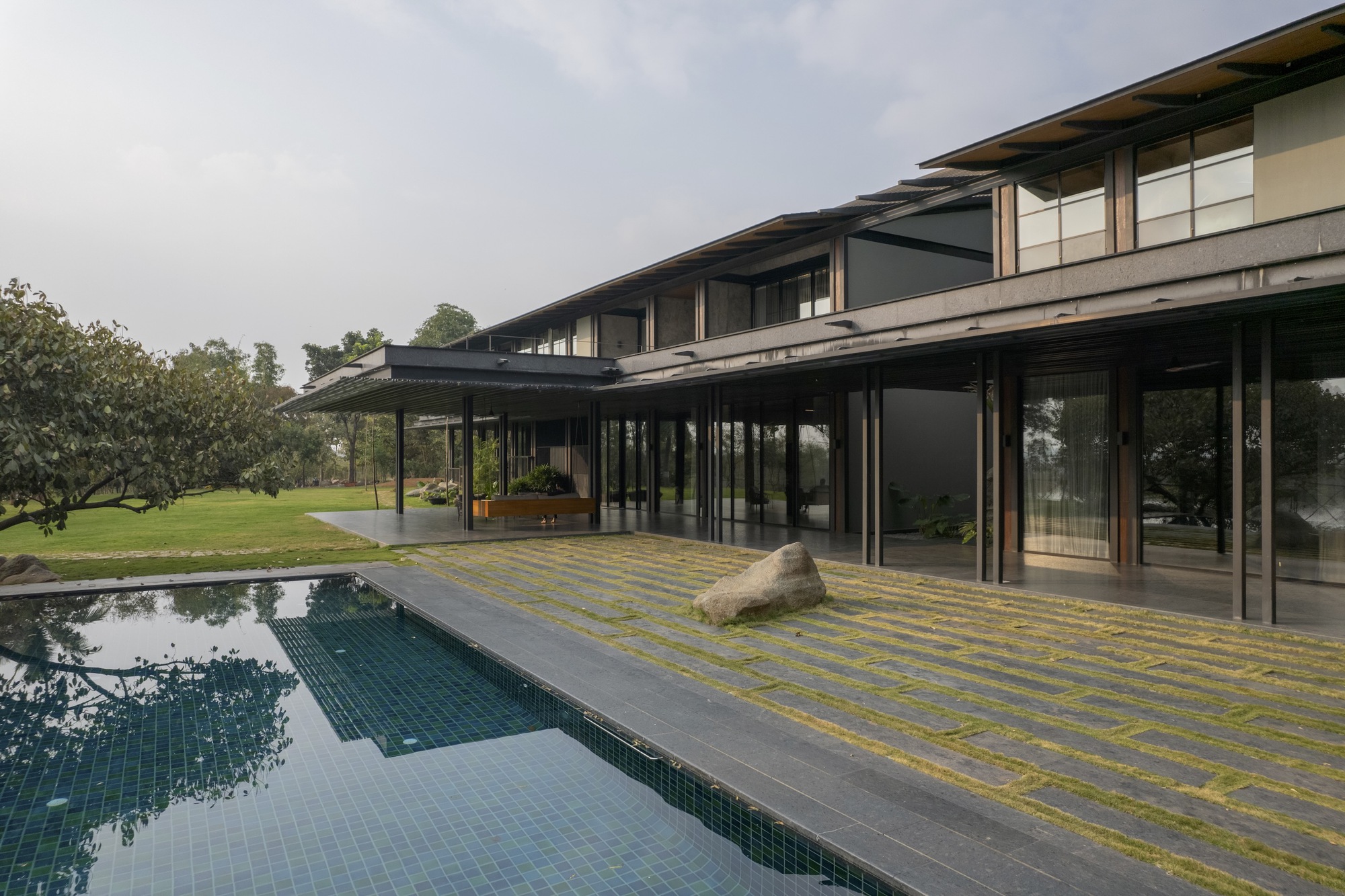 湖滨别墅丨印度丨SPASM Design Architects-38