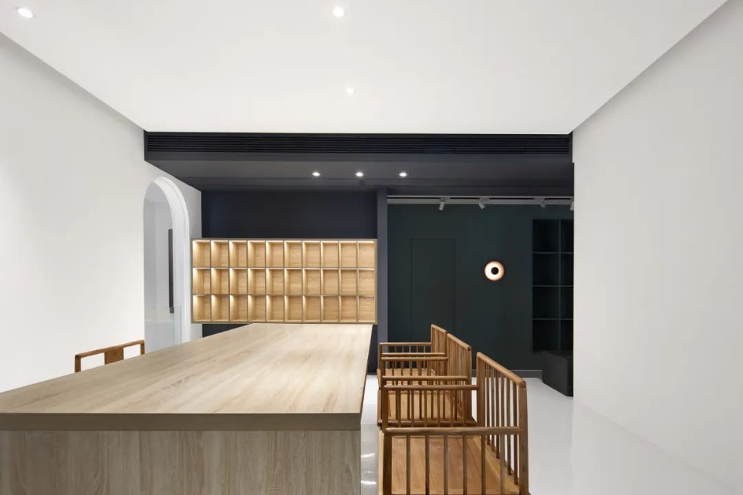 凯丽雅居 | 极简白撞色,艺术涂料与布艺软装的完美融合-18