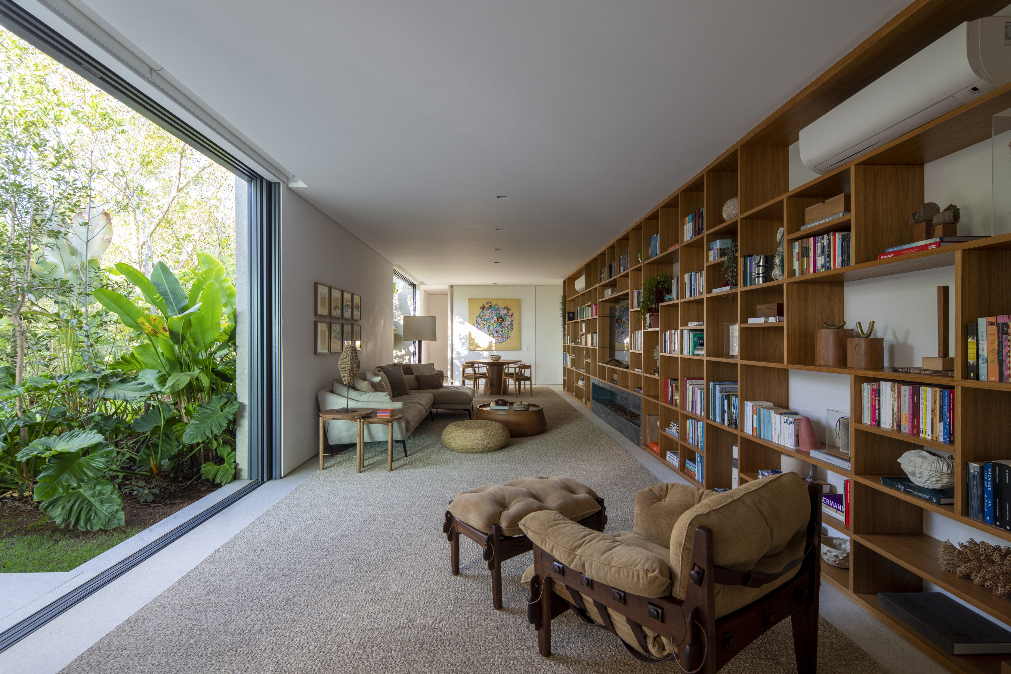 多重上市服务房源（的房屋）

注：MLS是Multiple Listing Service的缩写，即多重上市服务，是一种房地产行业的房源共享系统所以MLS House指纳入该系统里挂牌待售的房屋   丨Cape VerdePaul-42