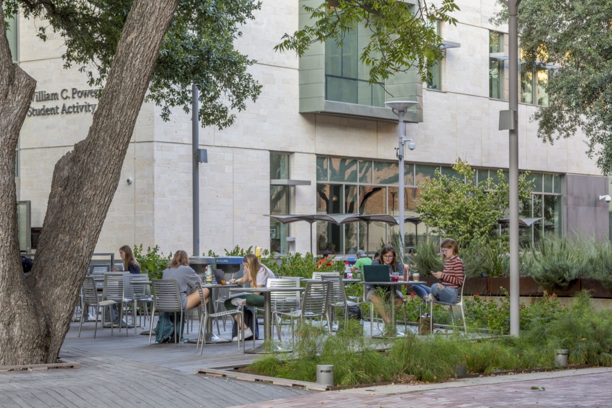 德州大学奥斯汀分校南部活动中心庭院景观丨美国奥斯汀丨McKinney York Architects-7