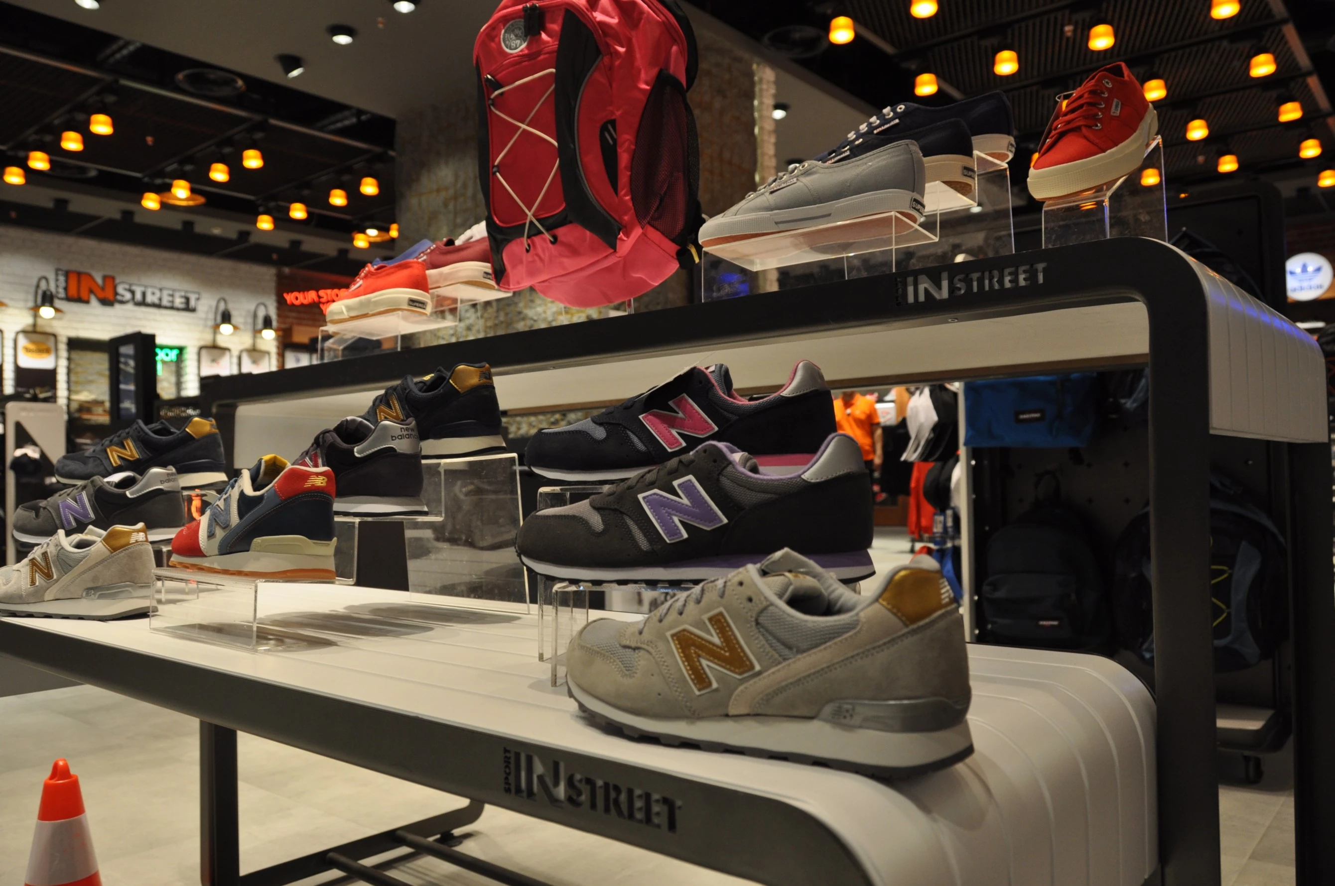 街头运动旗舰店-27