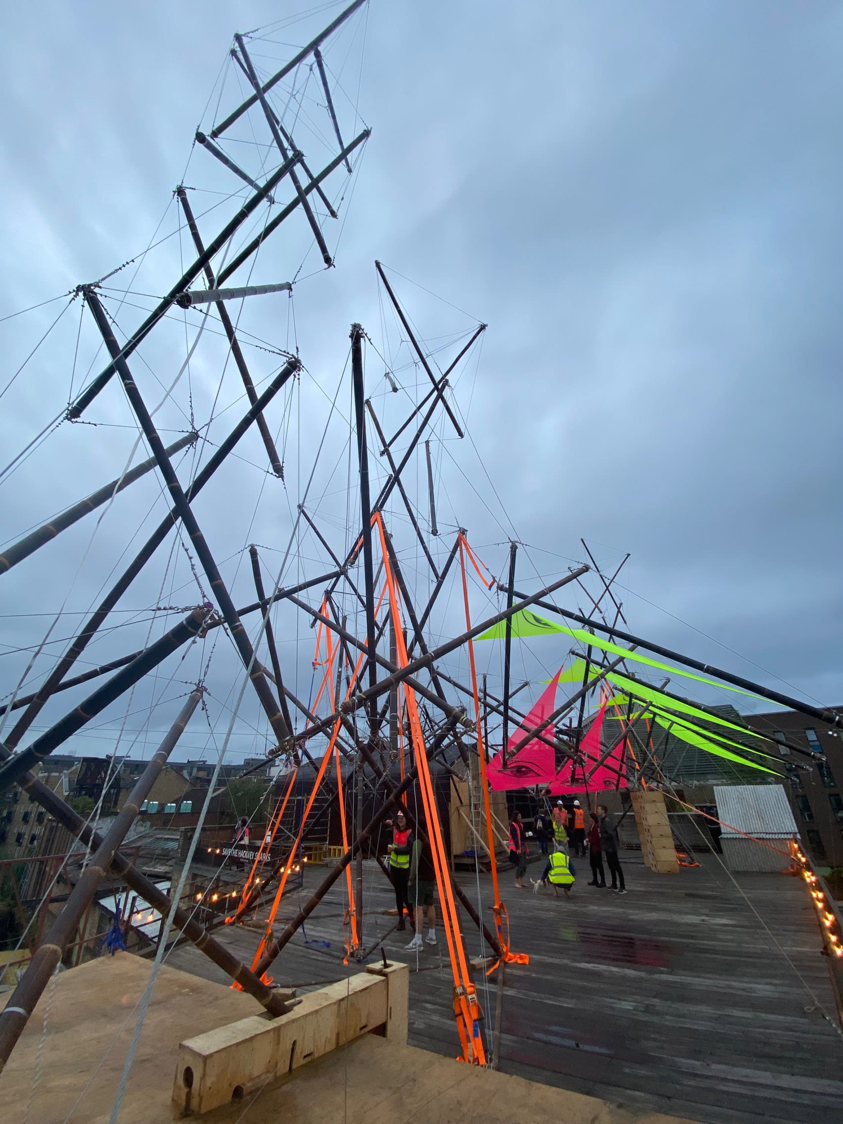 警方突袭建筑工作坊,拟拆除抗议活动用临时结构-16