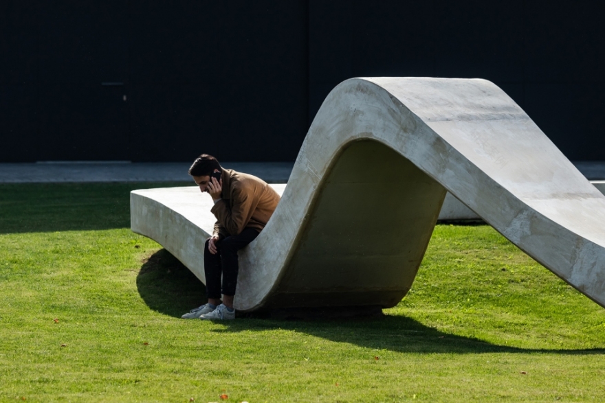 波尔图大学科技园“Loop”环形长椅——有机造型,对话空间-22
