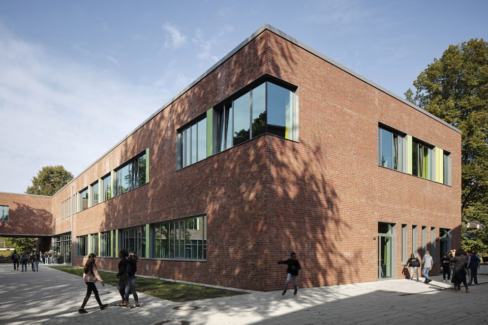 久洛·特里比希大学，学校扩建-11