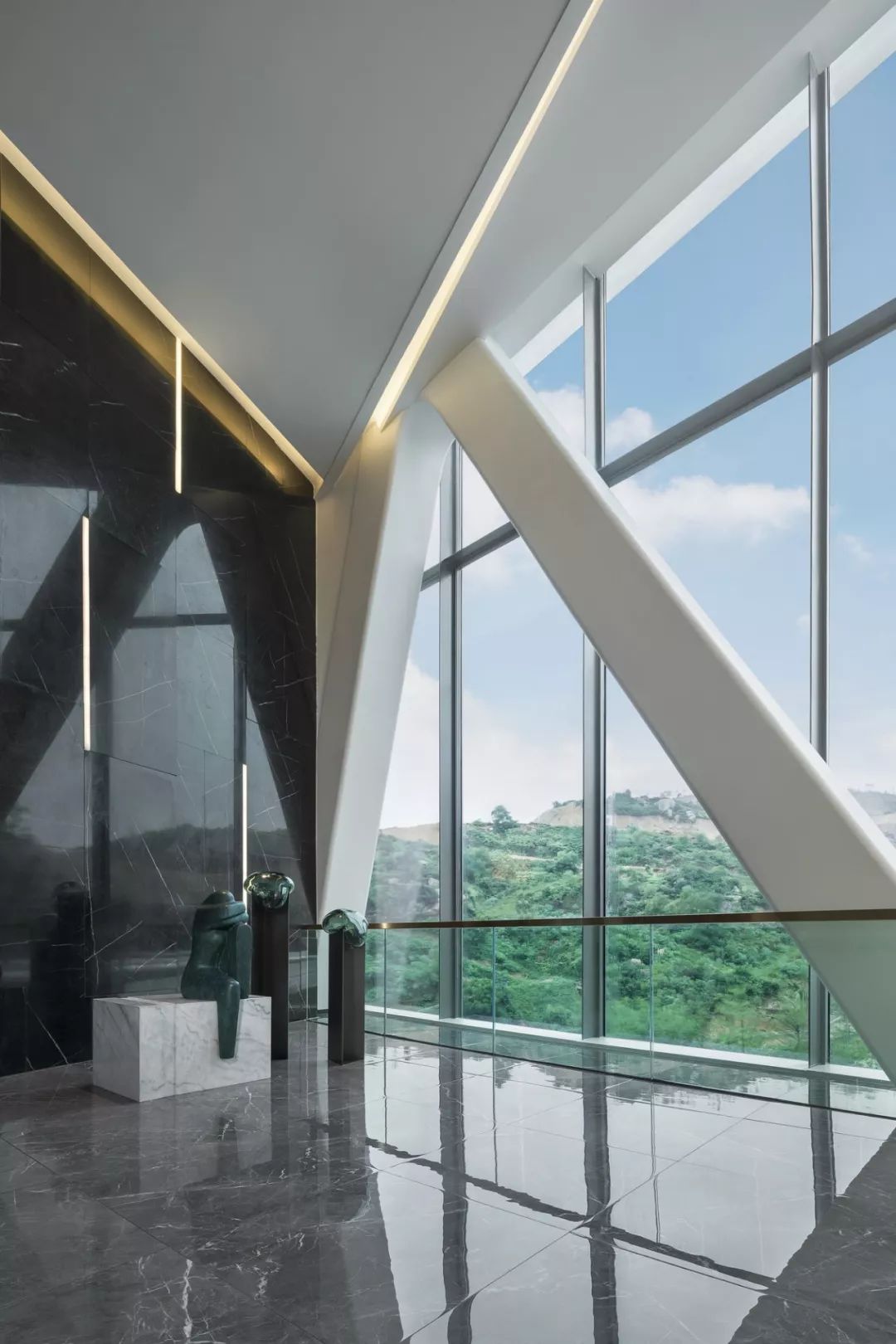 悬崖上的艺术馆 | 山海之间的白色梦幻空间-18