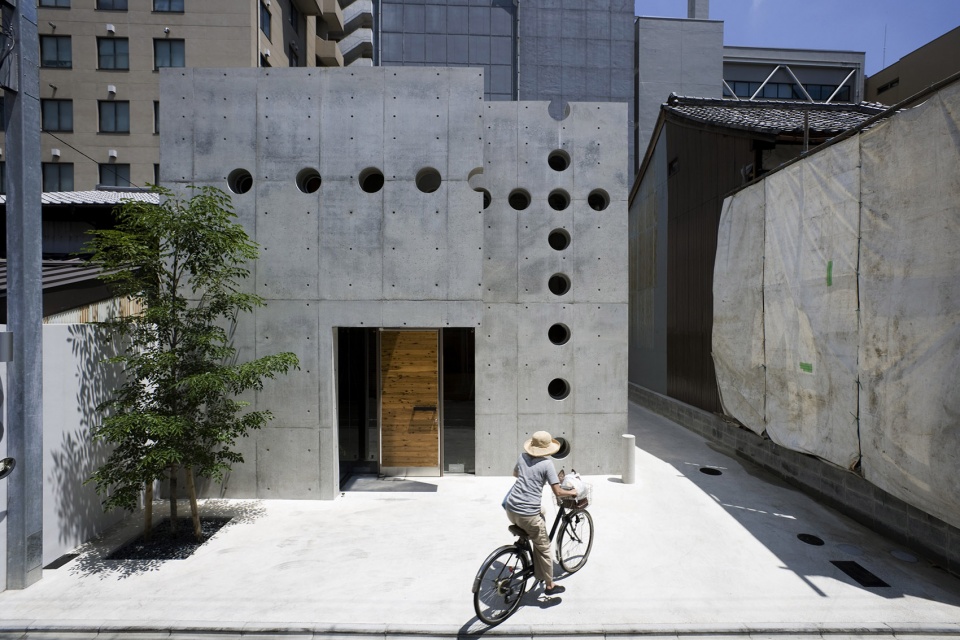 京都 MON 工作坊及住宅 | 十字孔洞的光影游戏-5