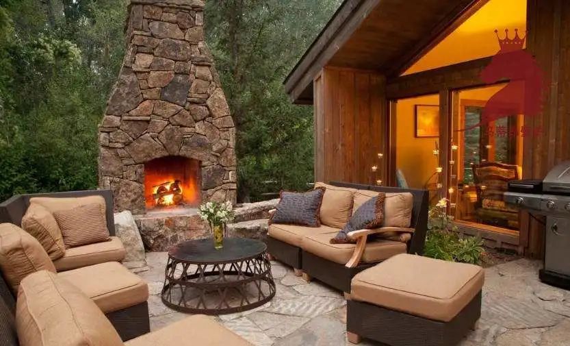 冬日里的温暖庭院壁炉设计-1