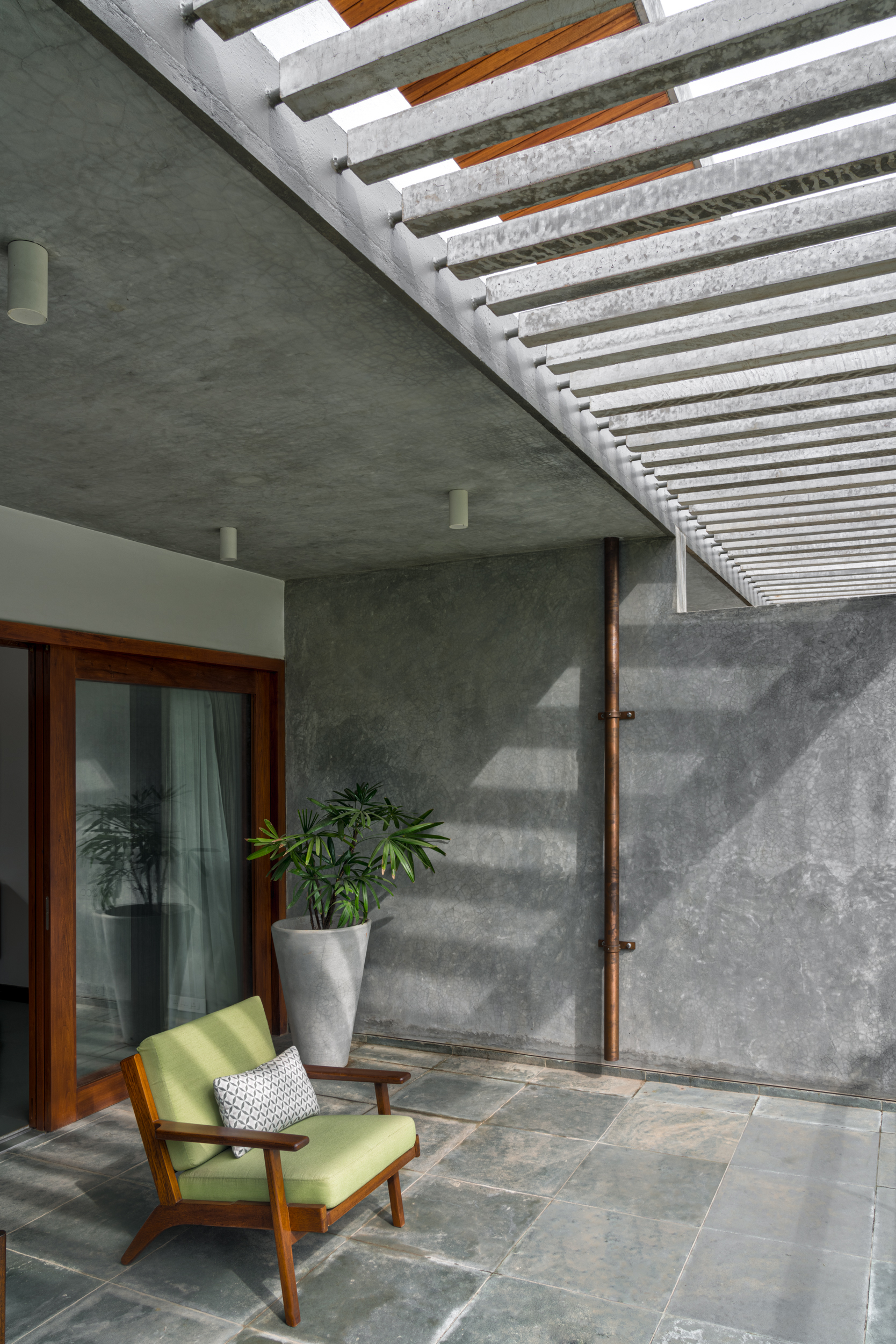 Race Course House / Khosla Associates-36