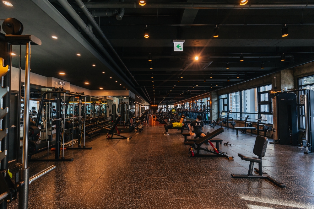 韩国 HUE 健身中心 2 号店 | 极简现代设计，500 平米大型健身空间-6