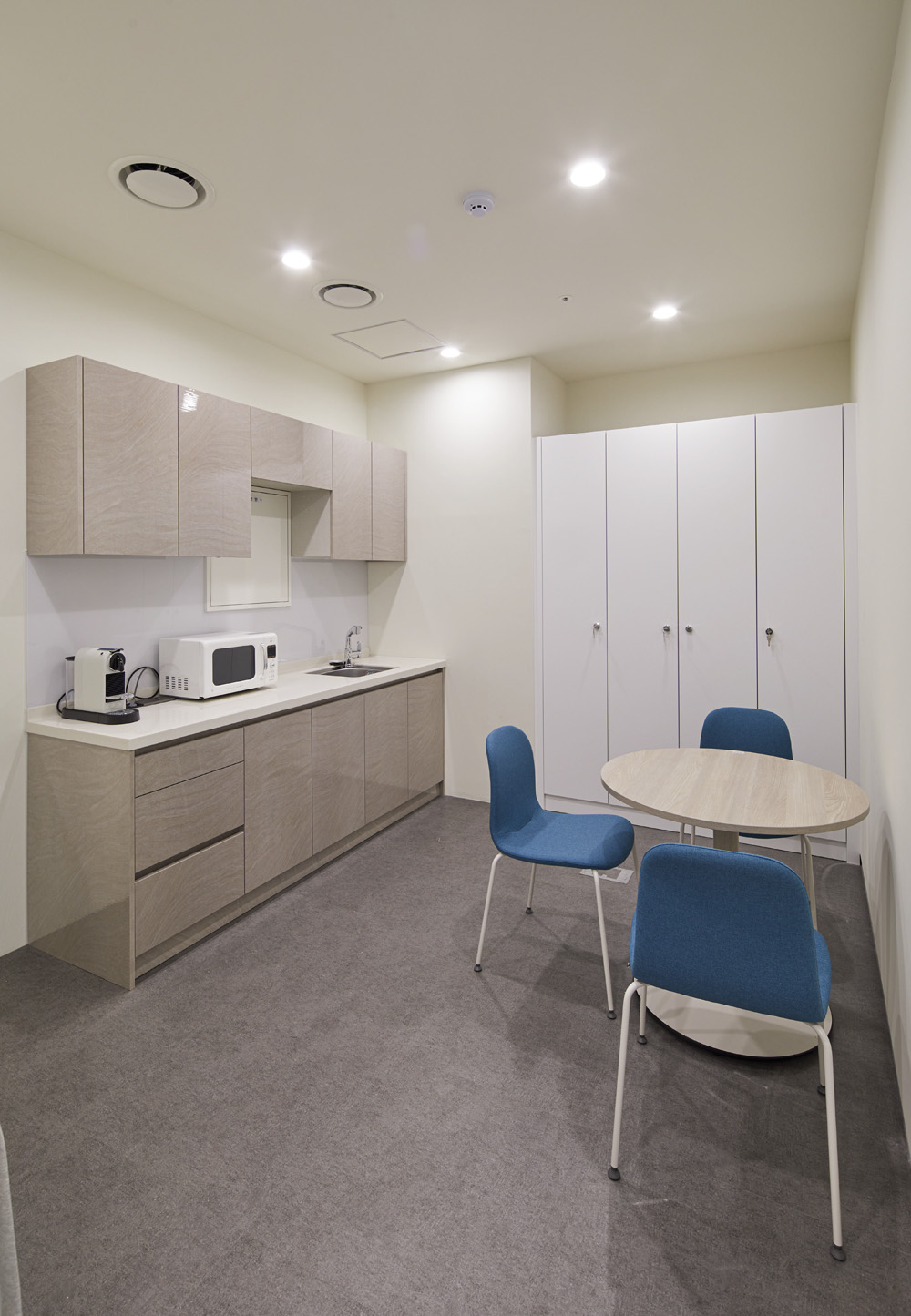 现代简约 30 坪办公空间设计-9