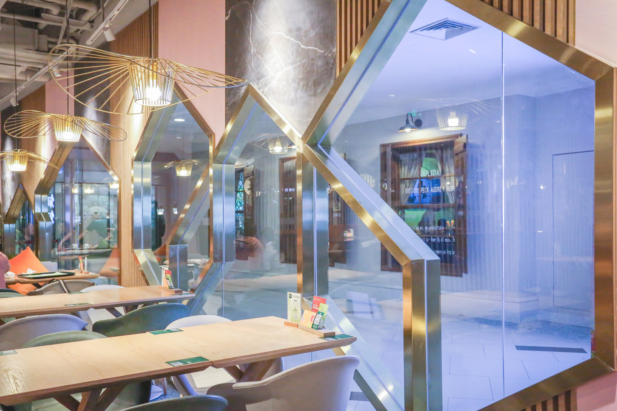 Eshine 粉色迷雾中的健康有机餐厅-4