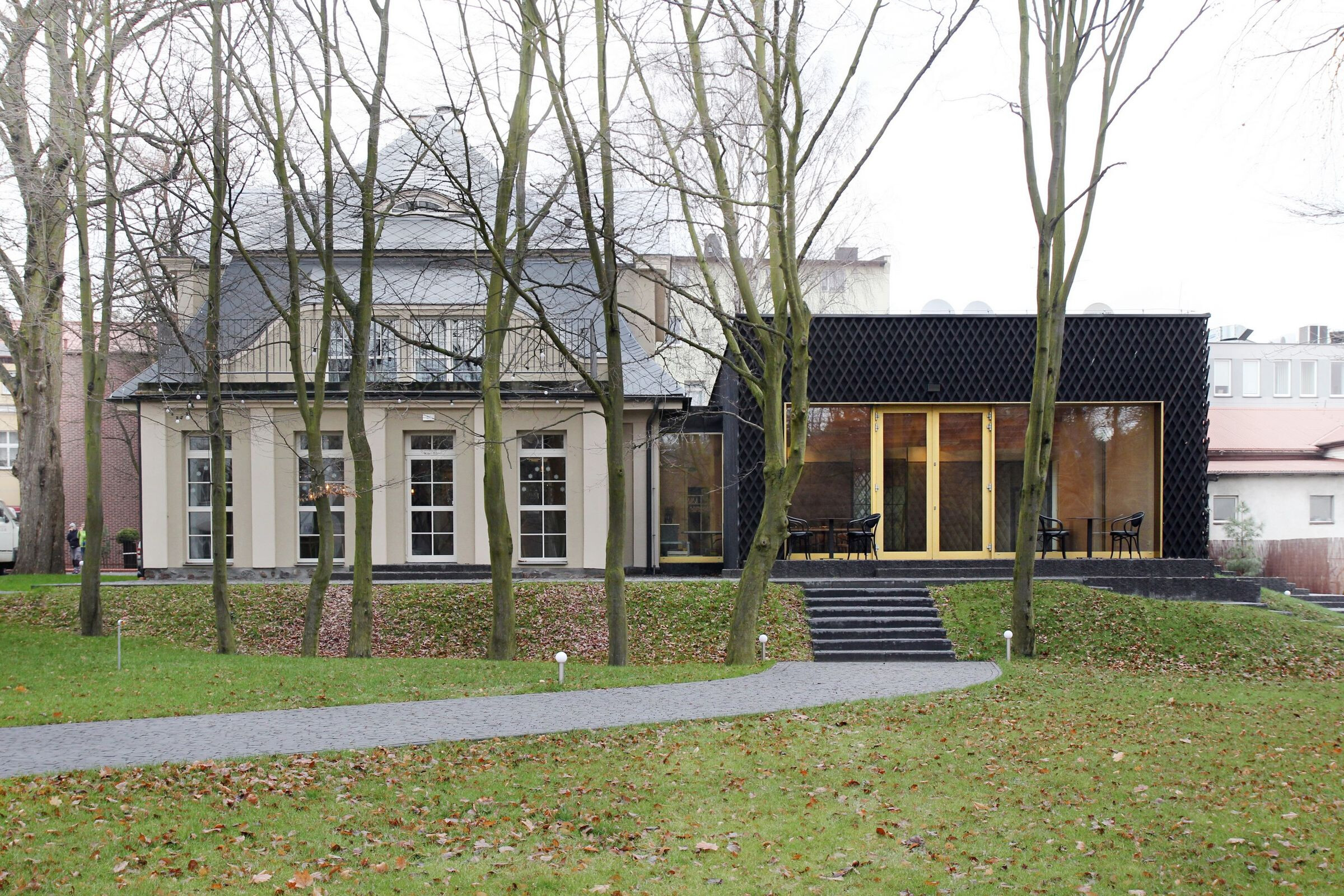 波兰历史建筑中的现代酒店设计-12