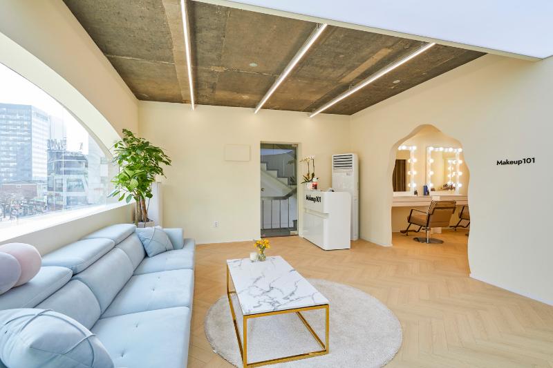 简约 20 坪美妆店设计-2