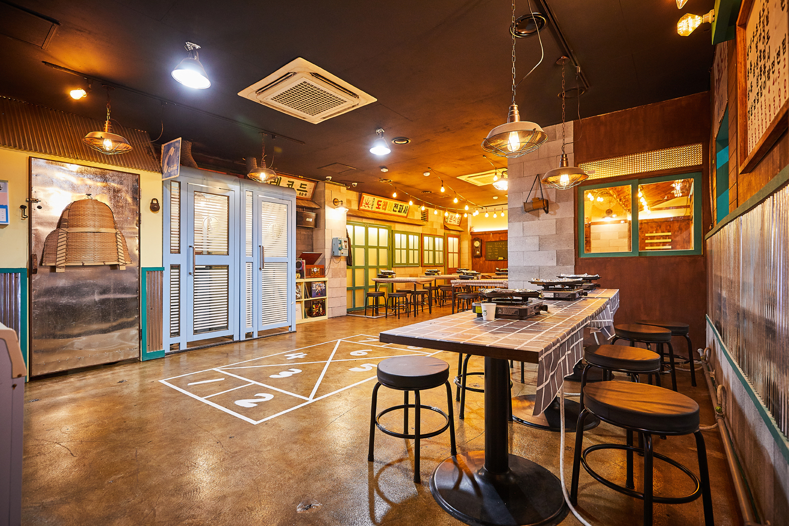 韩国复古餐厅设计 | 工业风与美食的完美融合-9