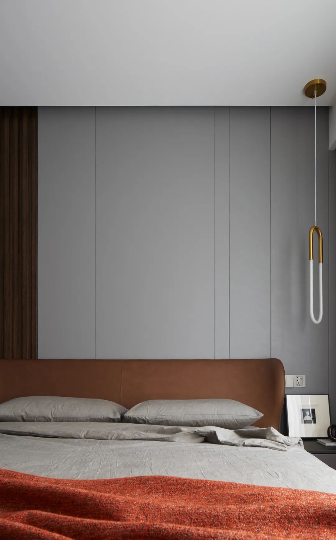 圣日尔曼大道的极简浪漫 | 黑白灰++ 铁锈红的家-79