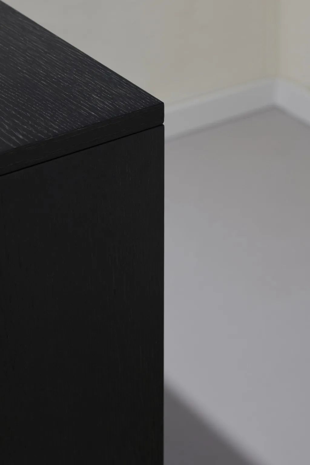 德国奥斯纳布鲁克 Vacuo 纹身工作室,历史建筑中的极简美学-5