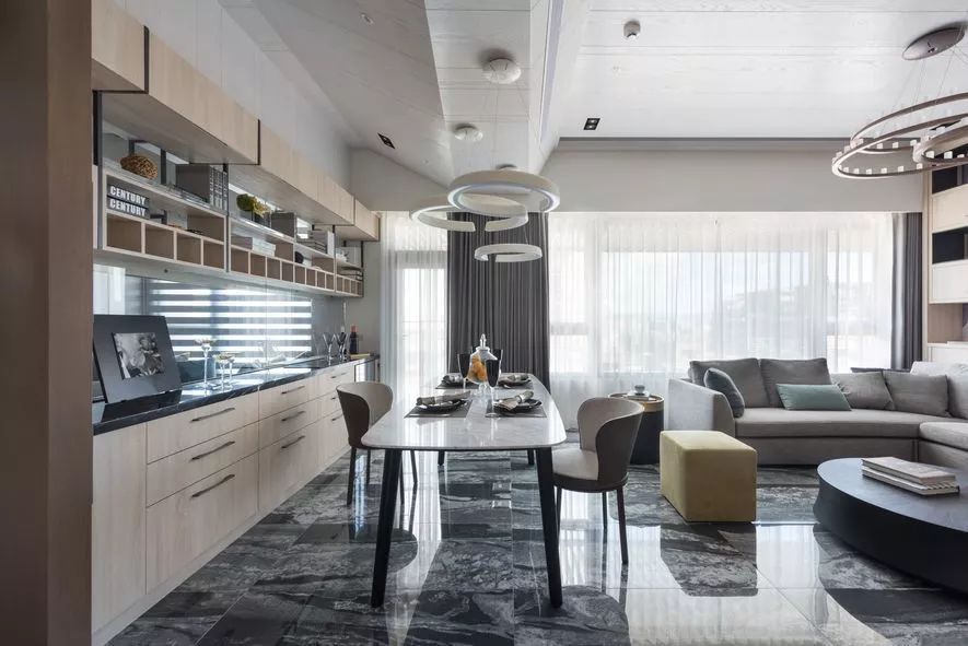 巧妙利用大理石和原木，小平米住宅也能住出大感觉！-9