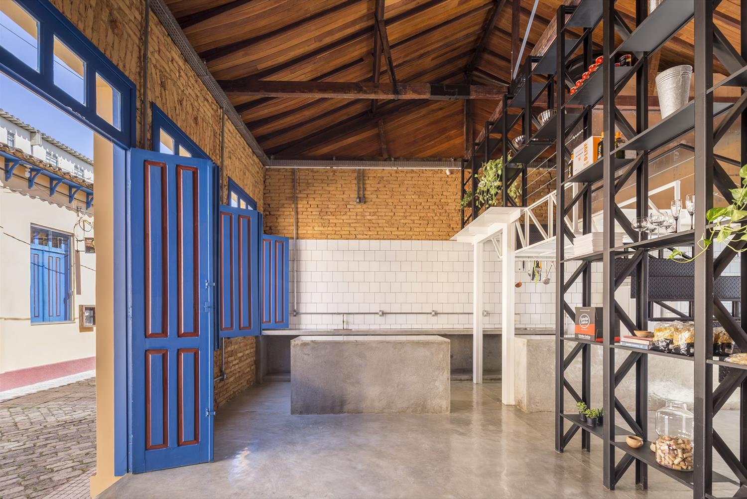 巴西 Muriaé 的商业建筑设计 · 古老建筑的现代新生-3