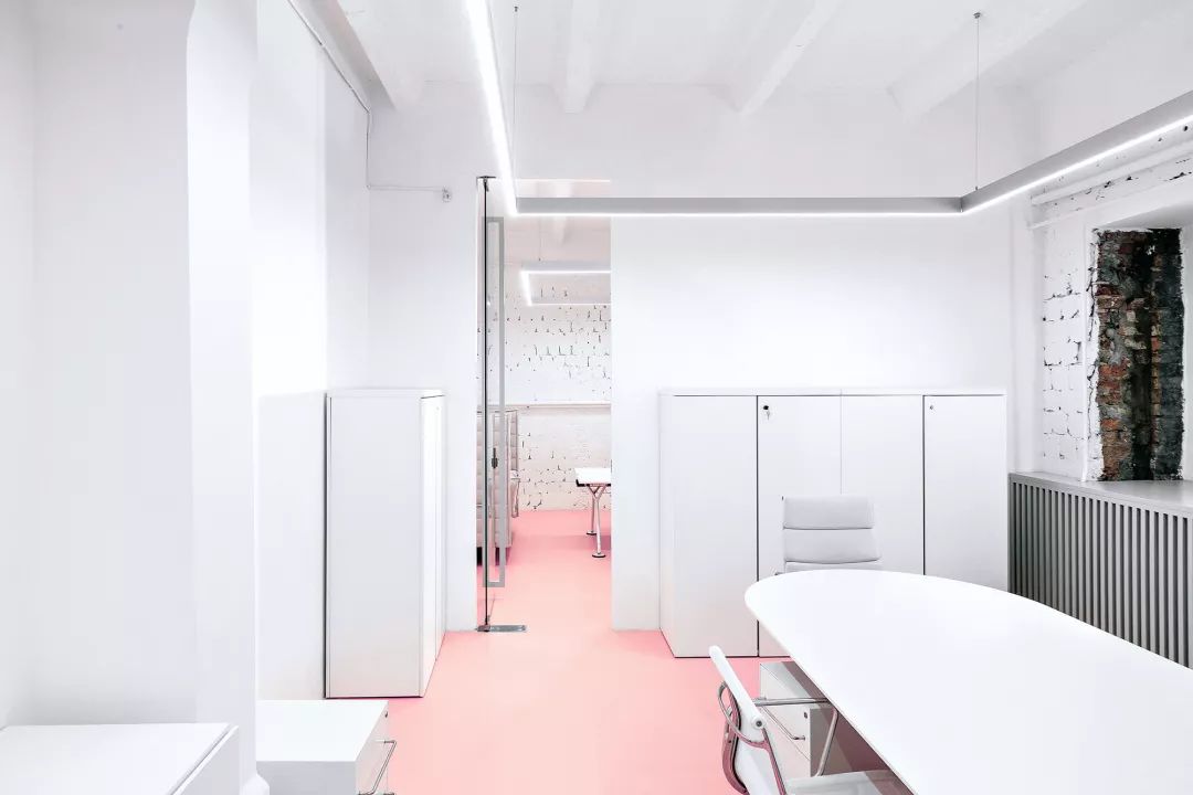 莫斯科废墟中的 NGRS 少女心公司-8