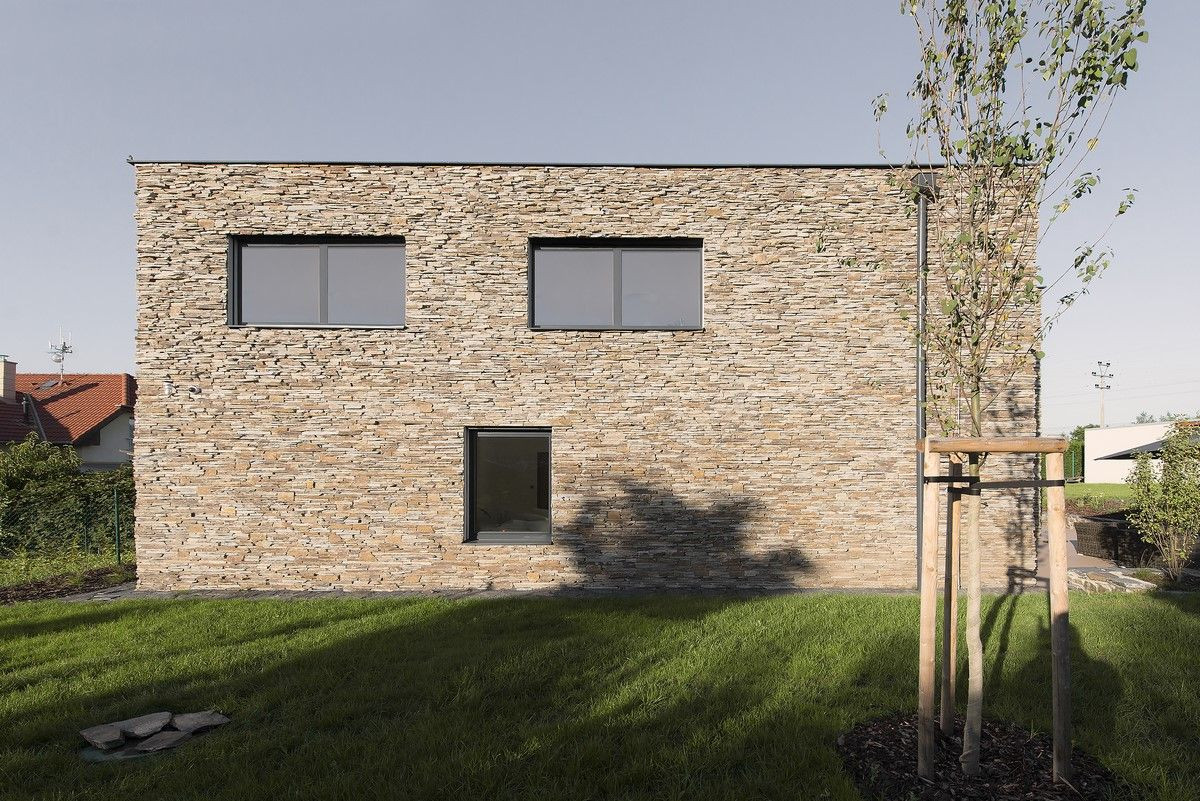 Dolních Břežanech别墅（如“石头般的房子”）丨捷克-4