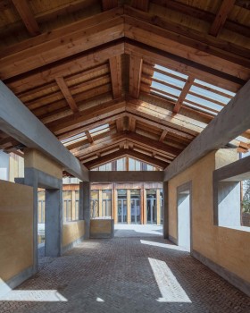 粤东乡村的“蛟龙”小屋