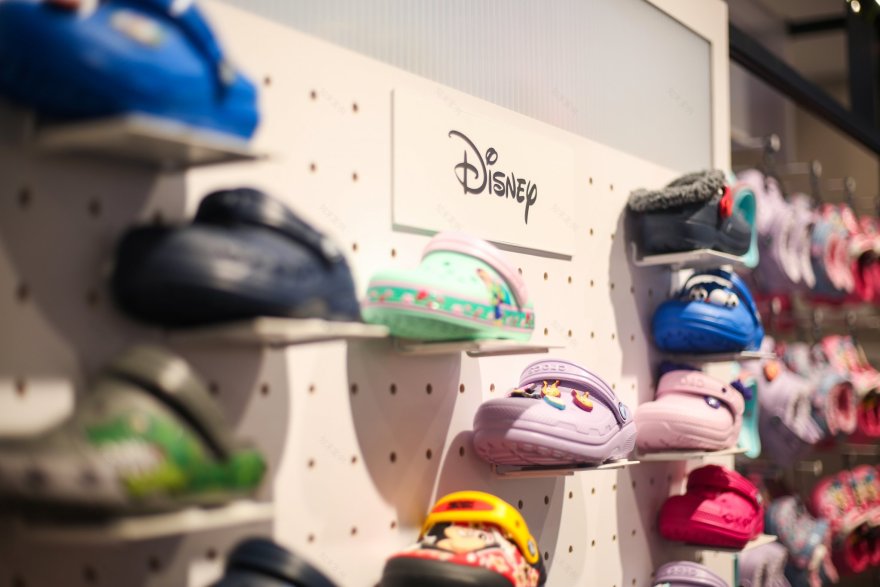 Crocs Global Store Concept by Briggs Hillier-7