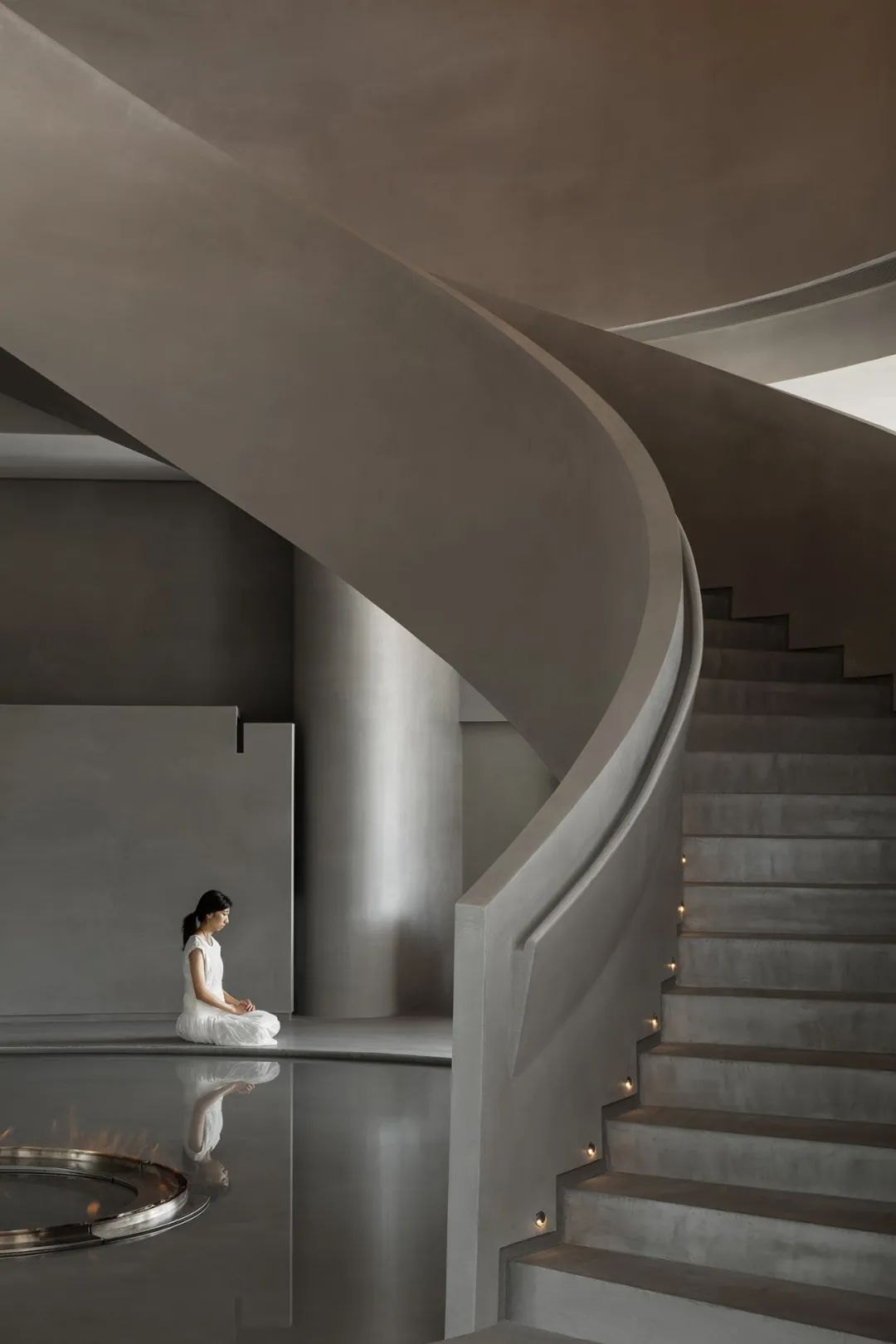 时尚前卫设计的烤鸭店，缔造无限可能的灰度空间 | 本末空间设计-29