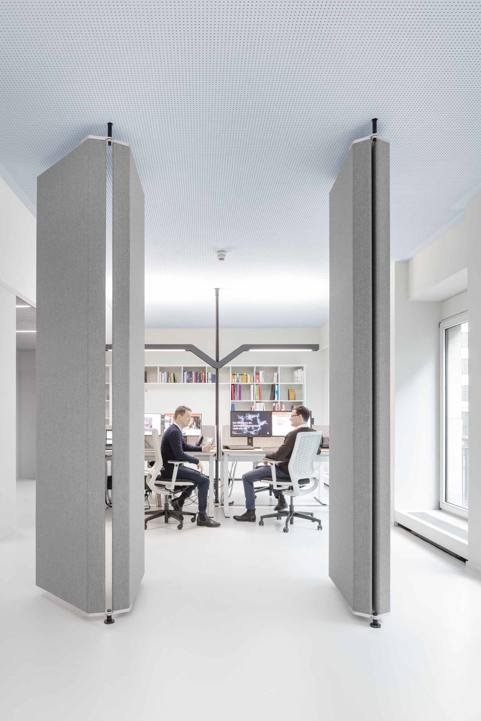 柏林中心,旧健身房变身高效办公新天地-8