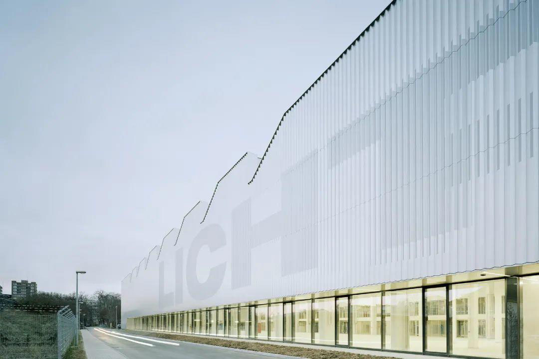 德国下一代汽车技术主动研发型工厂-12