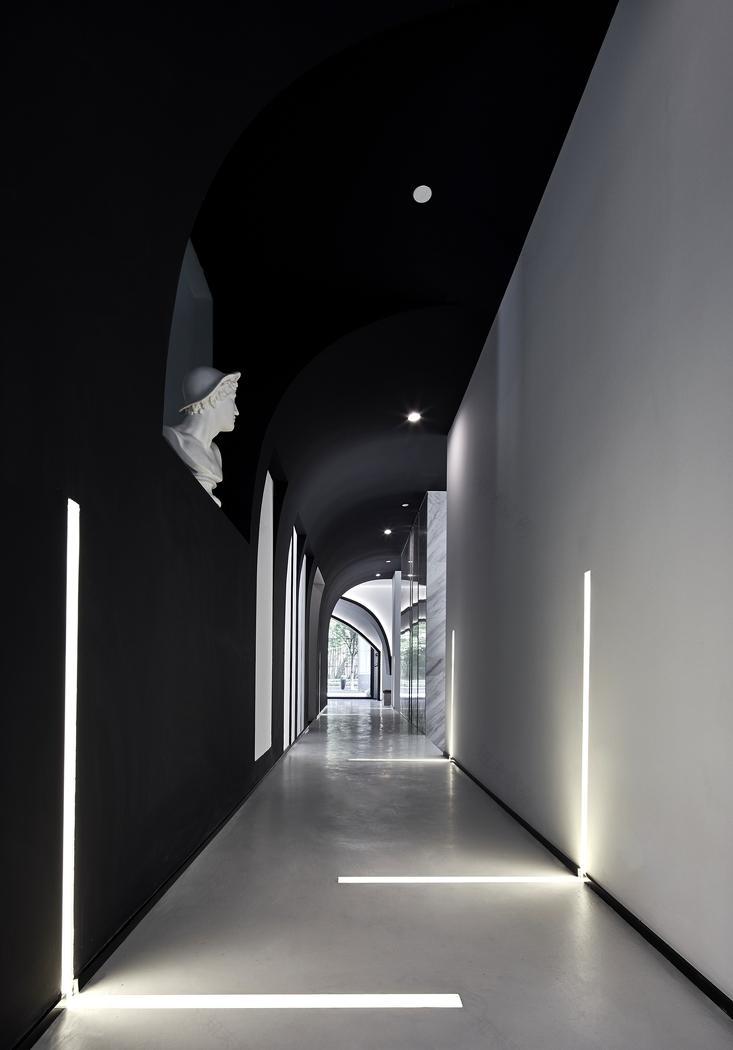 上海腾邦差旅办公空间——飞机元素解构,黑白灰主调的未来感办公环境-12