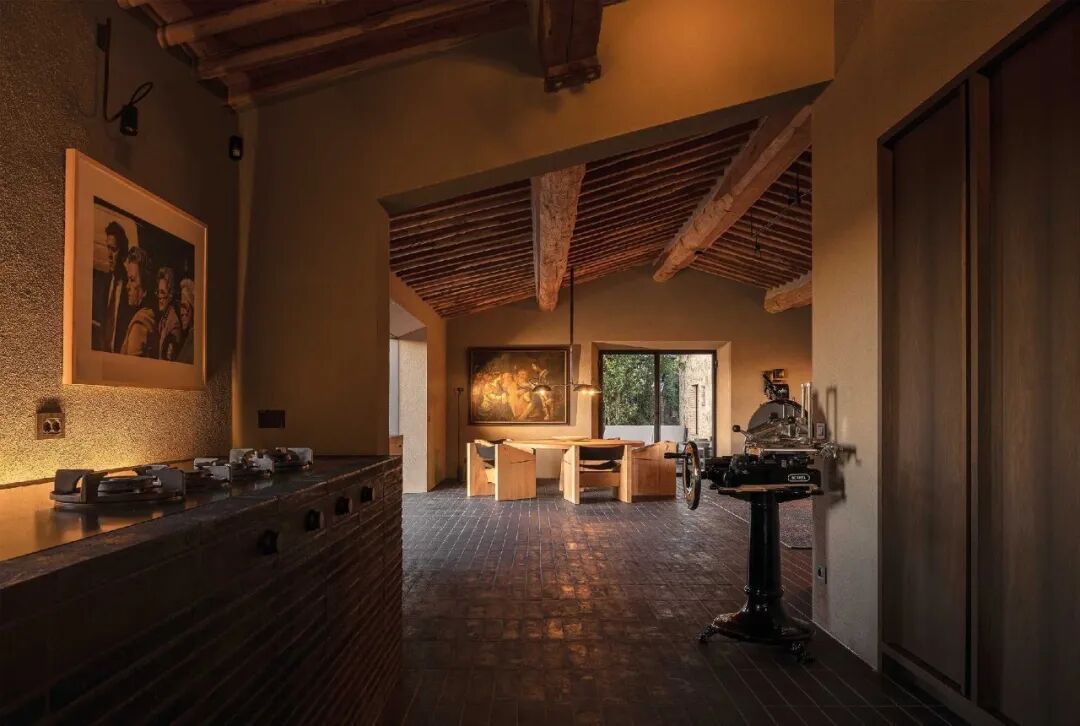 卡萨拉斯玛格丽塔斯公寓(Casa常见指房子、公寓等,由于缺乏更多背景信息,一般以公寓来常见处理,但根据具体场景这里也可能表示其他场所;Las Margaritas音译过来是拉斯玛格丽塔斯 ,它可能是具体的人名、地名等,可根据实际情况进一步确认指代对象及更合适的译法,如果是酒店、度假村等也可纠正信息重新让我翻译 )丨哥伦比亚丨Trópico Arquitectura-71