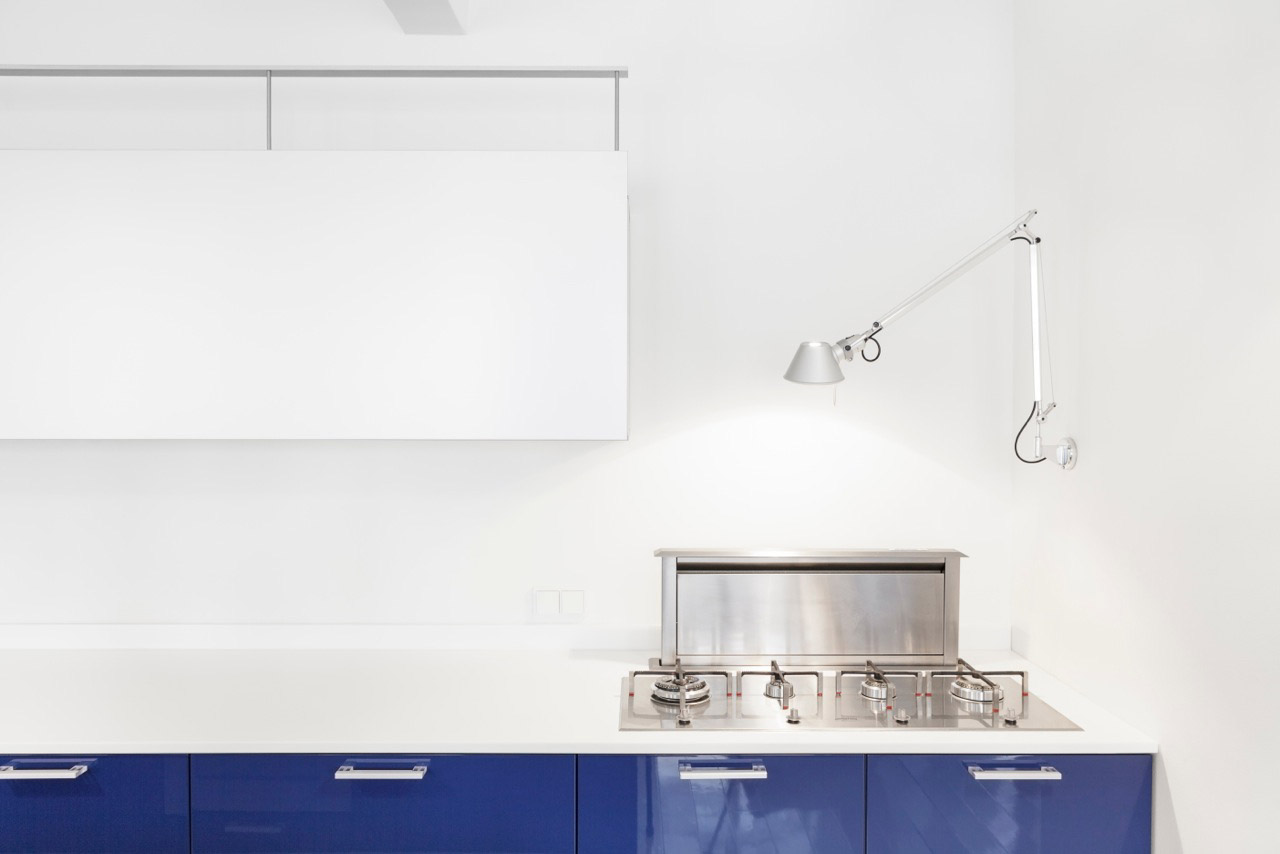 Белоснежная квартира с яркими пятнами | 11 фото-8