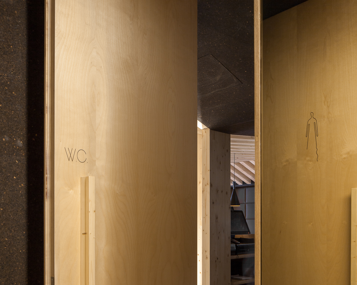 软木与木屋结构的魅力空间-9