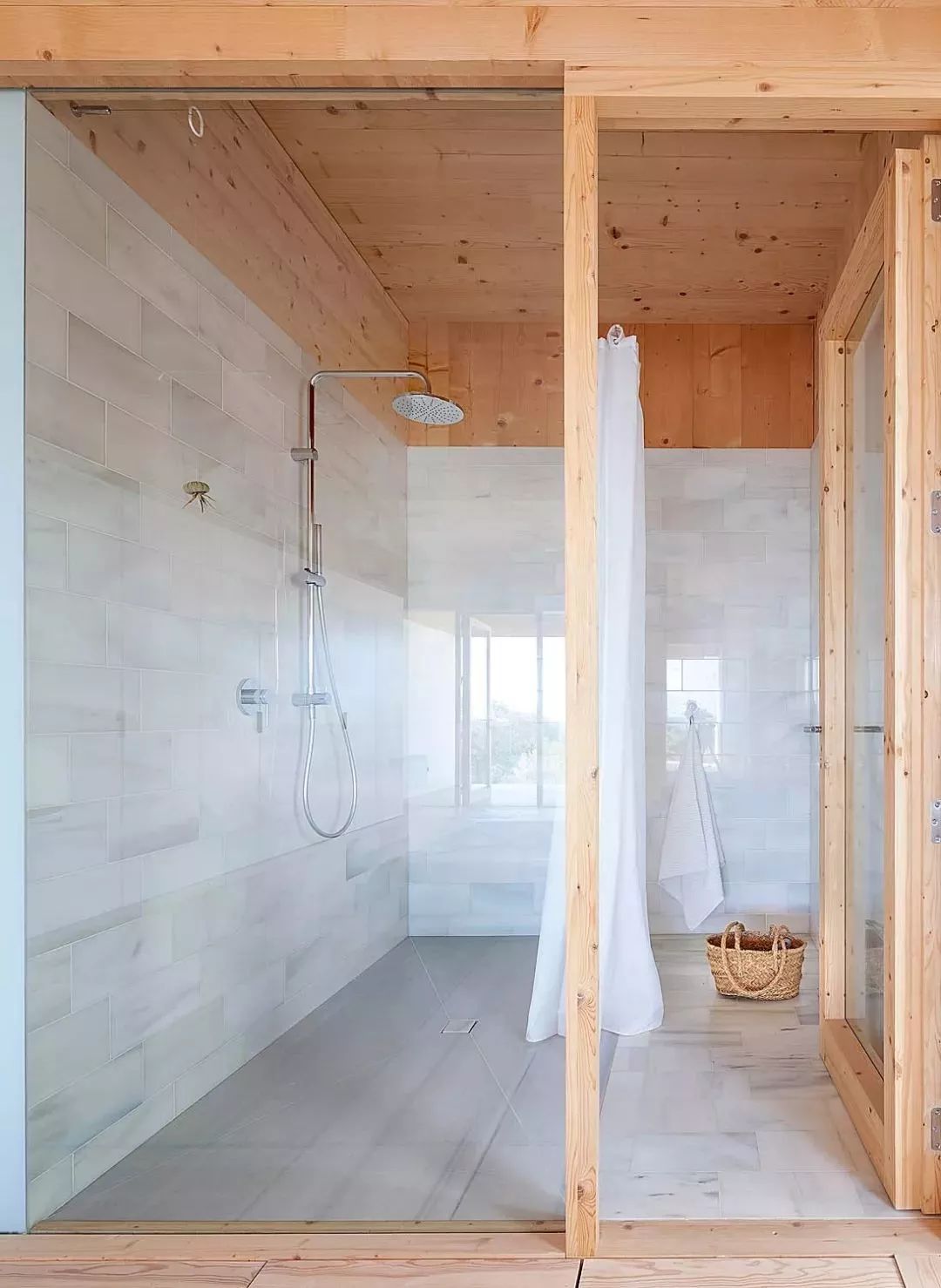 岩石上的住宅--木头做的房子  mariàcastelló-60