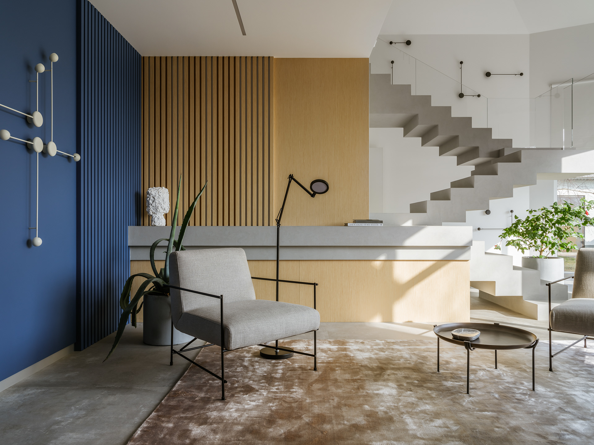 带高耸楼梯的房屋室内翻新丨E.Zakharova,MakeDesign-2
