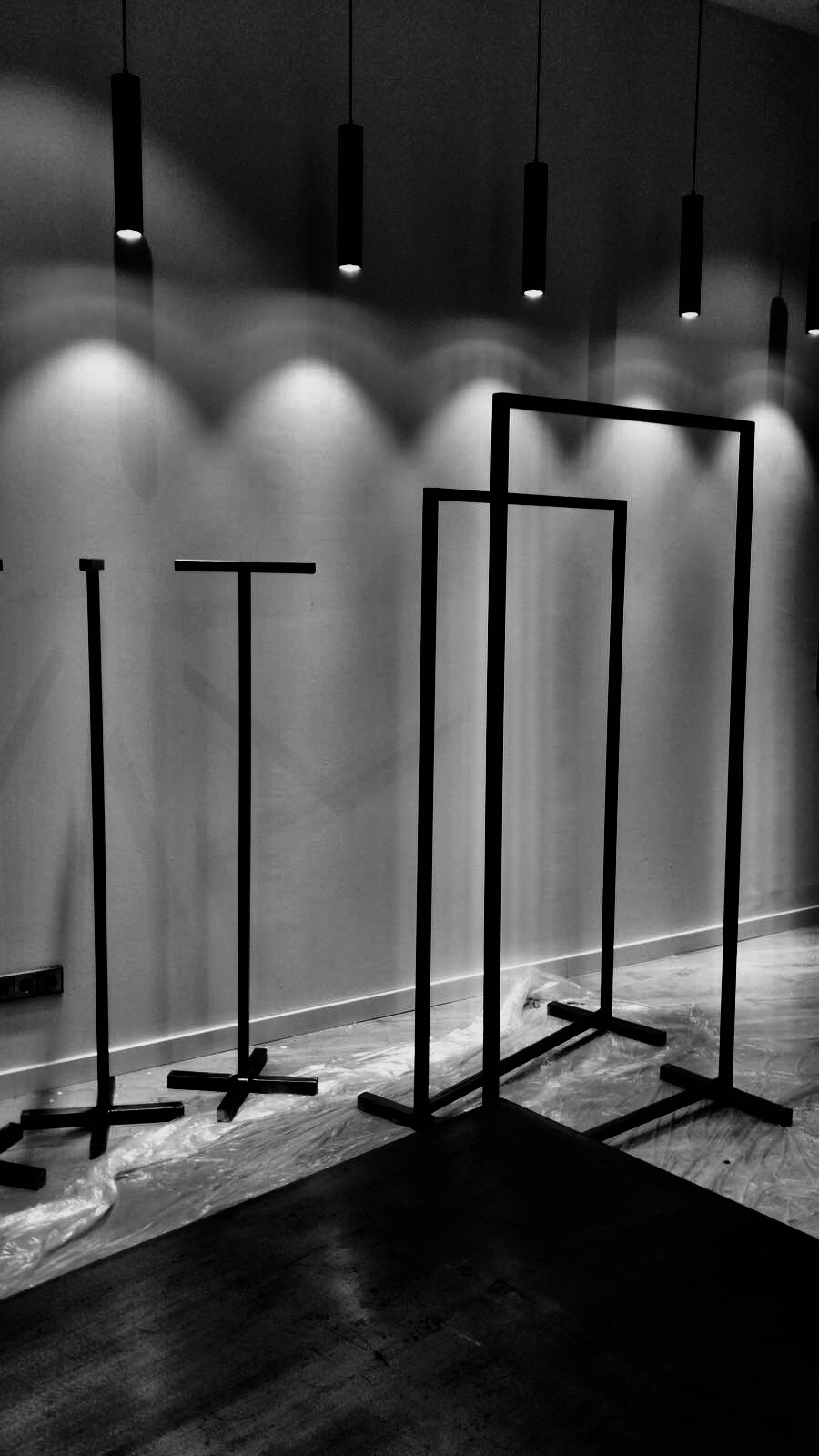 巴塞罗那的暗黑艺术时尚空间-17