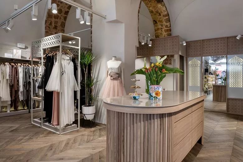 广东中山服装城淘宝店主跨界打造多元化品牌-11