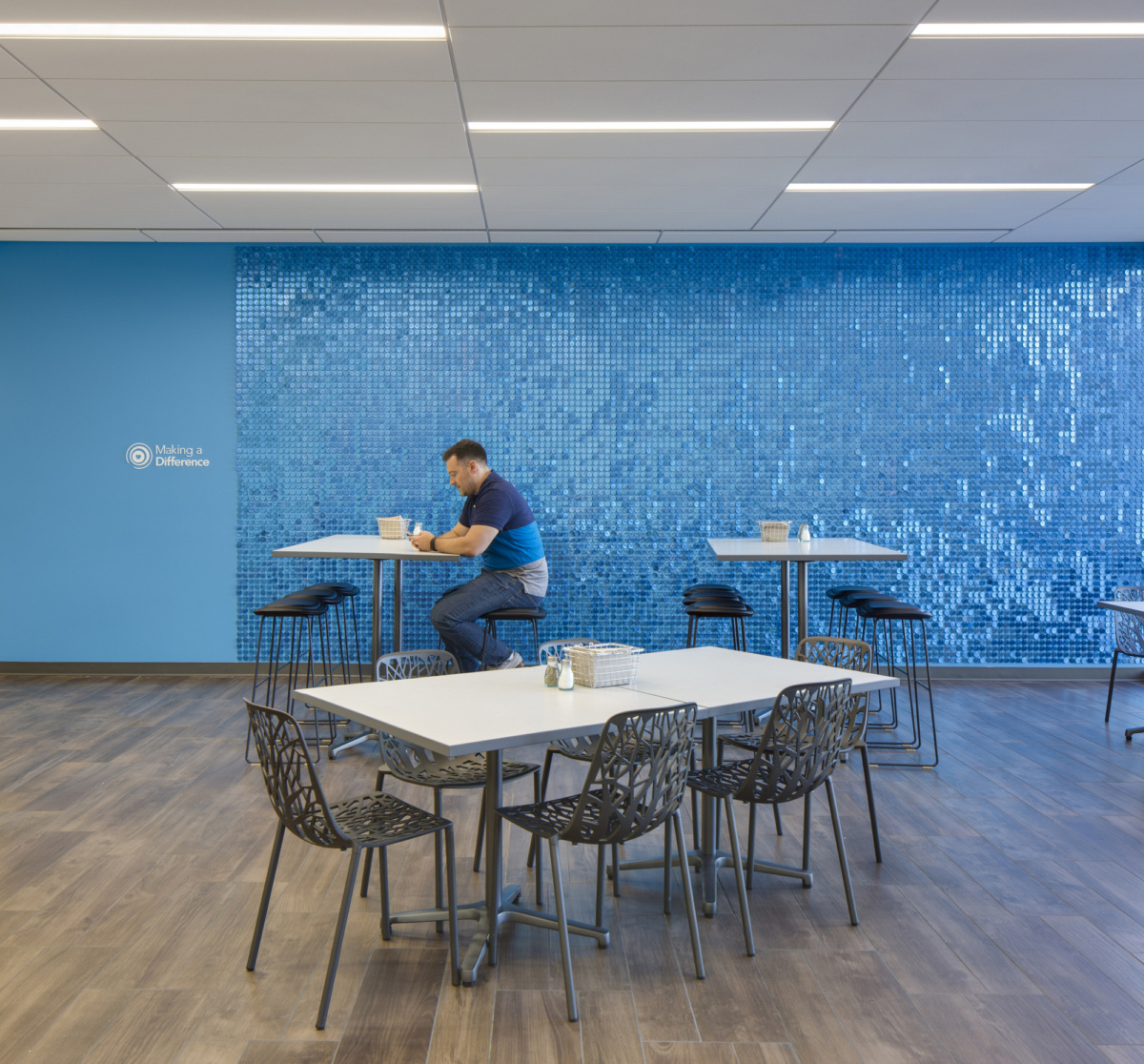 以人为本,寓工作于生活——CHG Healthcare Services 总部室内设计-14