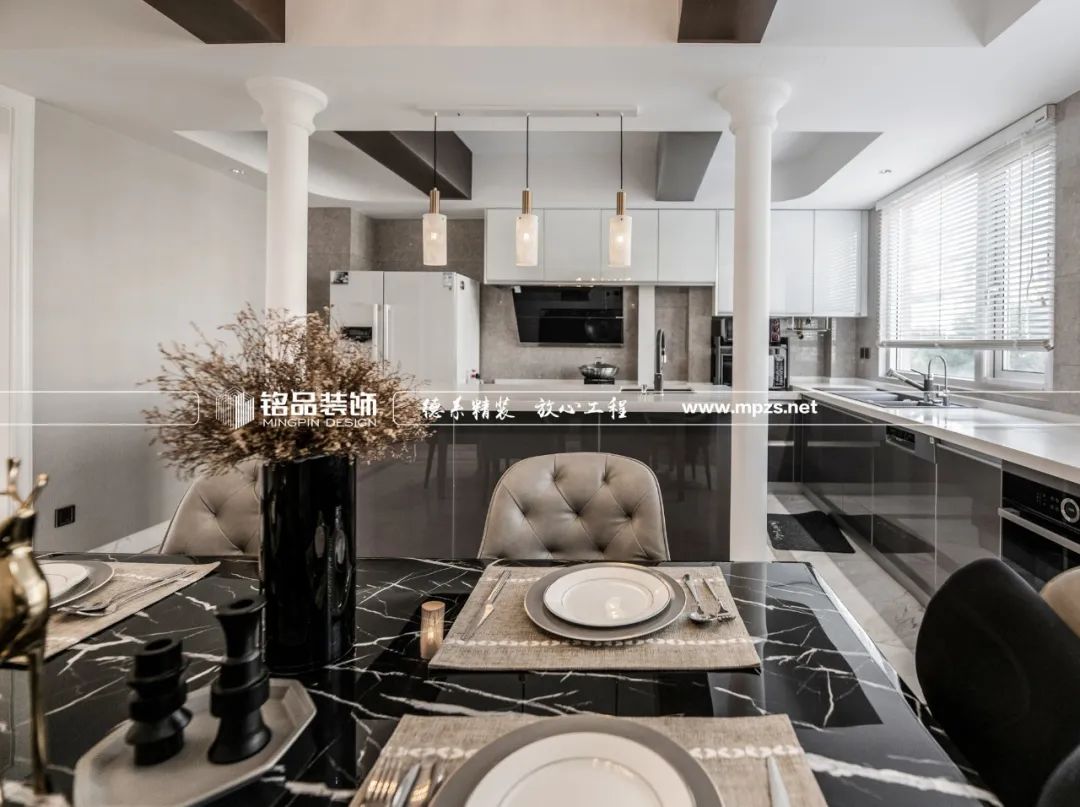 龙湖滟澜山现代轻奢案例，客餐厅打通扩容 1/3-37