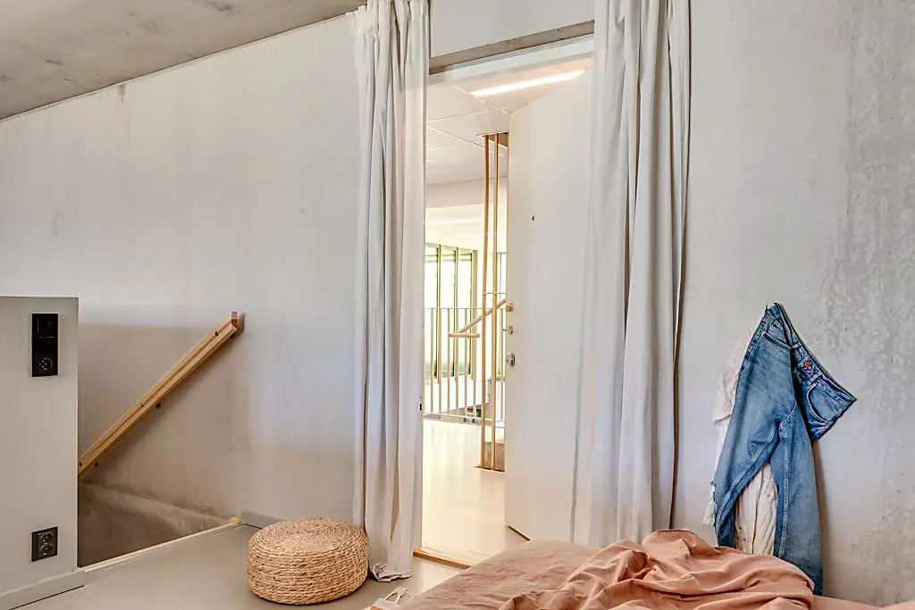 独特粉色工业风，60m2 两层公寓设计惊艳亮相-8